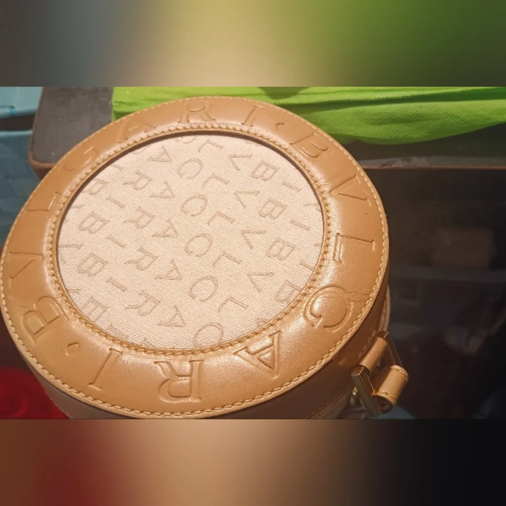 Bvlgari B-Zeto I Tan/Cream Logomania Cylinderical Made in Italy RV EAET Purse . - Picture 9 of 16